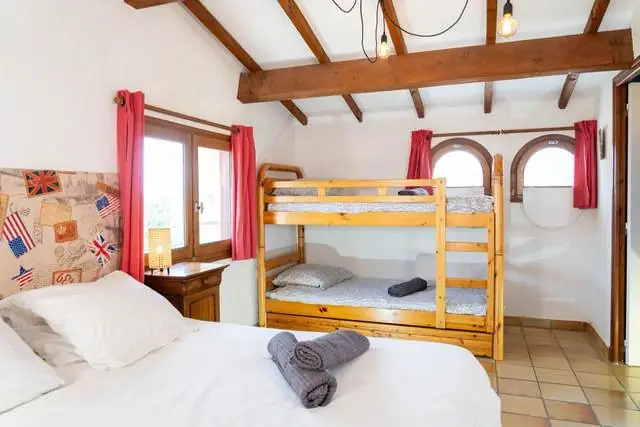 Chambre avec lits superposés pour les enfants